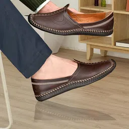 Big Boon Men Lightweight Round Toe Textured Mojaris-image-44