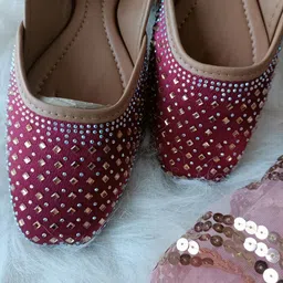 DESI COLOUR Women Embellished Ethnic Mojaris Flats-image-93