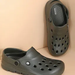 The Roadster Lifestyle Co Men Self Design Clogs-26