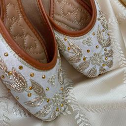 Anouk Women Embellished Ethnic Mojaris Flats-38