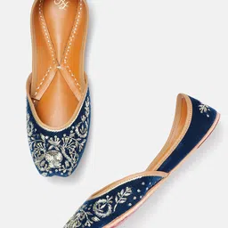 House of Pataudi Women Embellished Ethnic Mojaris Flats-picture-51