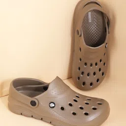 The Roadster Lifestyle Co Men Self Design Clogs-picture-50