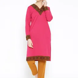Vastraa Fusion Women Pink Solid Straight Woollen Kurta-50