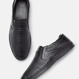 Carlton London Men Textured Leather Slip-On Sneakers-image-5