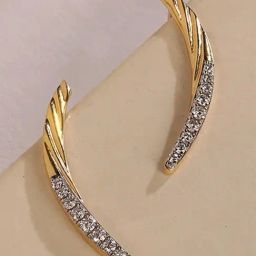 Mia by Tanishq Subtle Sparkle Gold & Diamond Stud Earrings for Women-image-66