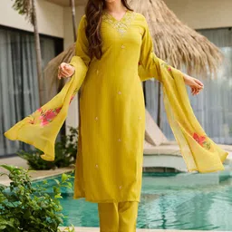 URMIR FASHION Women Floral Embroidered Regular Thread Work Kurta with Trousers & With Dupatta-picture-30