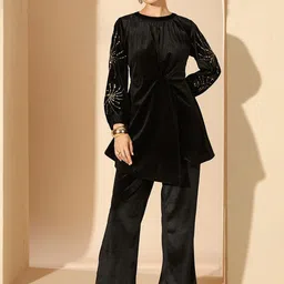 Antheaa Velvet Embellished Long Sleeves Velvet Tunic with Trousers-image-18