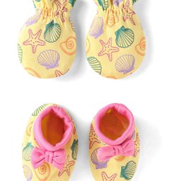 Babyhug 100% Cotton Knit Mittens and Booties with Beach Theme Print - Yellow-image-9
