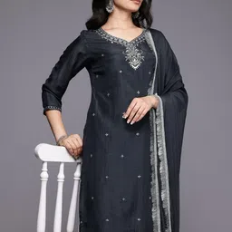 Varanga Ethnic Motifs Embroidered Sequinned Kurta With Trousers & Dupatta-50