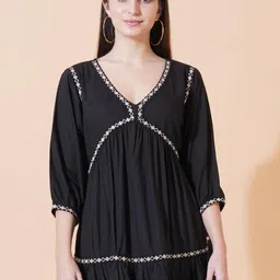 SAAKAA Women Embroidered Longline V-Neck Top-picture-30