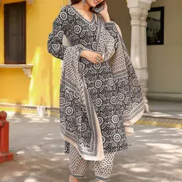 Anouk Rustic Women Ethnic Motifs Printed Kurta with Trousers & Dupatta image 3
