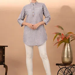 Kairab Women Flared Sleeves Patchwork Pathani Kurta-image-10