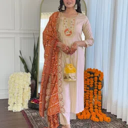 CHANDALIYO Ethnic Motifs Yoke Design Sequinned Straight Kurta With Trousers & Dupatta image 5