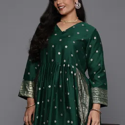 A PLUS BY AHALYAA Plus Size Printed High Slit Kurta with Trousers image 1