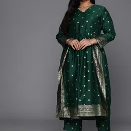 A PLUS BY AHALYAA Plus Size Printed High Slit Kurta with Trousers image 4