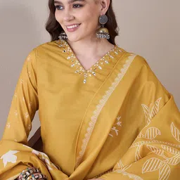 Anouk Women Floral Printed Regular Thread Work Kurta with Trousers & With Dupatta image 2