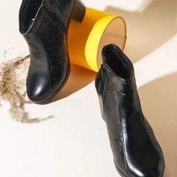 The White Pole Women's Black Casual Boots-image-37