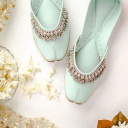 NR by Nidhi Rathi Women's Green Ethnic Juttis-image-90