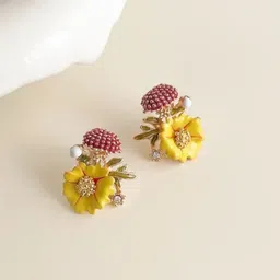 SUYUG Gold-Plated Artificial Stones Studded Floral Shaped Studs-8
