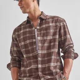 HIGHLANDER Checked Spread Collar Casual Shirt-picture-21