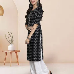 7Threads Selection Of 2 Geometric Printed Round Neck Straight Kurtas image 4