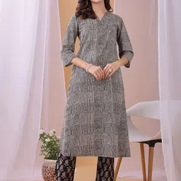 Fourleaf Geometric Printed V-Neck A-Line Pure Cotton Kurta With Trousers-12