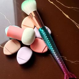 CHRONEX Set Of 8 Mini Powder Puff Sponges, Face Brush & Beauty Blender-75
