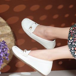 Carlton London Women Textured Loafers-18