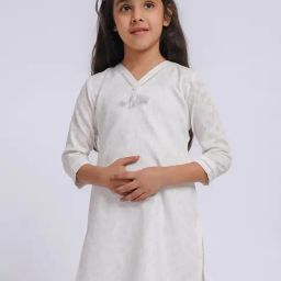 VASTRAMAY Girls White Cotton Solid Anarkali Kurta-image-49
