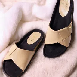 Monrow Women PU Open Toe Flats-84