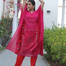 Ahalyaa Ethnic Motifs Printed V-Neck Sequinned Chanderi Silk Kaftan With Trousers-image-78