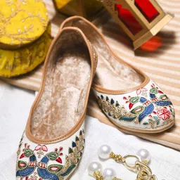 VANIYA SHOES Women Textured Ethnic Fashion Flats-51
