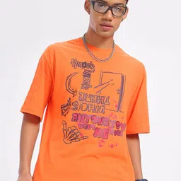 glitchez Vibe-Matching Typo Print Drop-Shoulder Sleeves Pure Cotton T-shirt-image-65