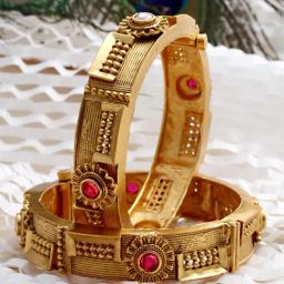Karatcart Antique Gold-Plated Kundan Studded Rajwadi Temple Bangles for Women - Set of 2-5