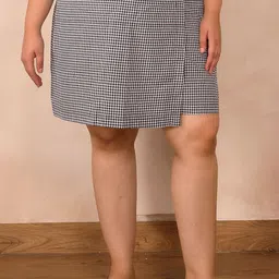 Indietoga Women Checked High-Rise Technology Shorts-picture-11