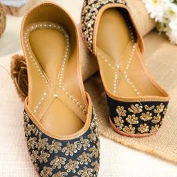 NR by Nidhi Rathi Women's Black Ethnic Juttis-image-81