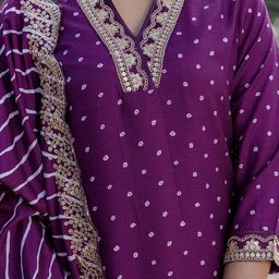 Navlik Bandhani Printed V-Neck Thread Work Kurta With Trousers And Dupatta image 2