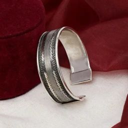 Teejh Amithi Black Cuffs Bracelet for Women-image-76