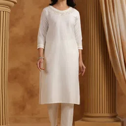 Span Geometric Printed Zari Pure Silk Straight Kurta With Trouser And Dupatta image 4