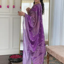 CaniBani Bandhani Printed Keyhole Neck Mirror Work Straight Kurta with Trousers & Dupatta image 2