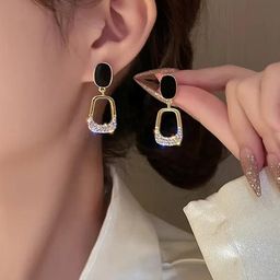 ONUYX Square Drop Earrings-8