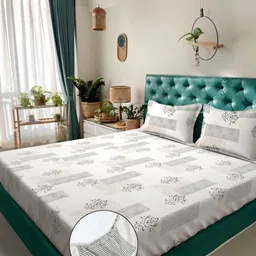 KLOTTHE Cream-Colored Printed 300 TC Fitted King Bedsheet With 2 Pillow Covers - 2.5mx2.2m-23