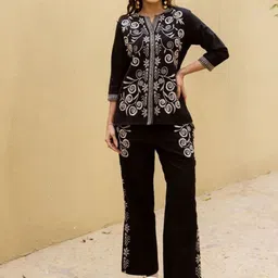 DIVASTRI Embroidered Top With Trouser Co-Ords-image-14