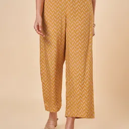Marigold Lane Women Geometric Printed Mid-Rise Regular Fit Trousers-picture-11