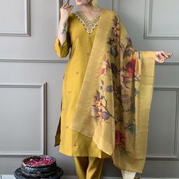 PEENGAX Women Floral Embroidered Pure Silk Kurta with Trousers & With Dupatta Kurta Sets-33