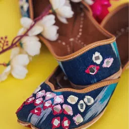 Sangria Embroidered Leather Casual Mojaris-picture-33