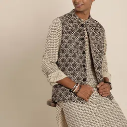 Taavi Men Bagru Ethnic Motifs Printed Regular Pure Cotton Kurta with Trousers-picture-51