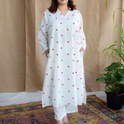 The Indian Ethnic Co White Loose Block Printed Cotton Jhabba Kali Kurta with V Neck & Full Sleeves-image-6