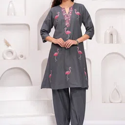 OH MI DIOS Ethnic Motifs Embroidered Notch Neck Thread Work A-Line Kurta With Trouser-4