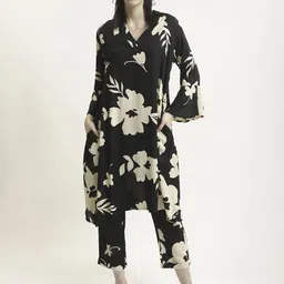 BLACK & BLAH BLAH  Floral Printed V-Neck Regular Kurta With Trousers-24